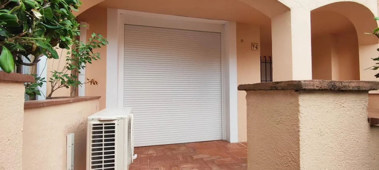 شقة Appartement إمبوريابرافا